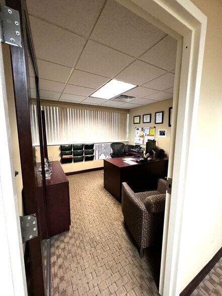 More Photos Of 225 Gordons Corner Rd, Manalapan Township Medical For Lease