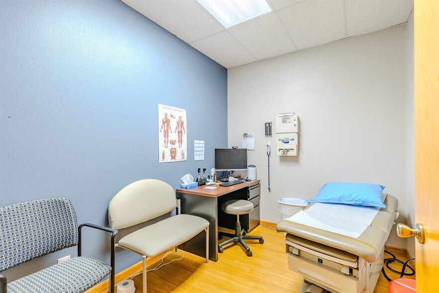 More Photos Of 215 Market St, Lake Park Office For Sale