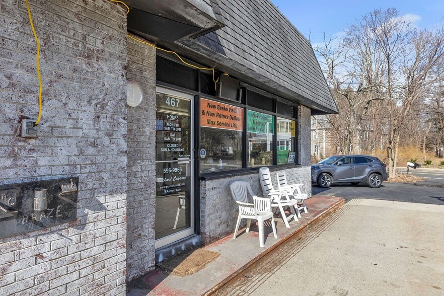 More Photos Of 467 Main St, Wilbraham Service Station For Sale