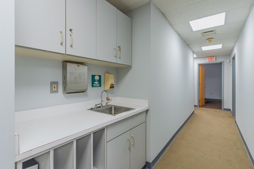 More Photos Of 1 Bartol Ave, Ridley Park Medical For Lease