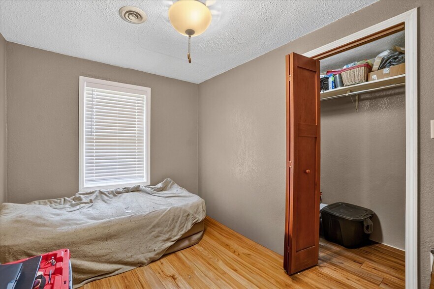 More Photos Of 12425 Antioch Rd, Trevor Freestanding For Sale