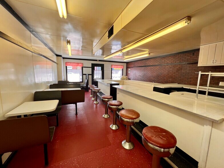 More Photos Of 44 Main St, Camden Restaurant For Sale