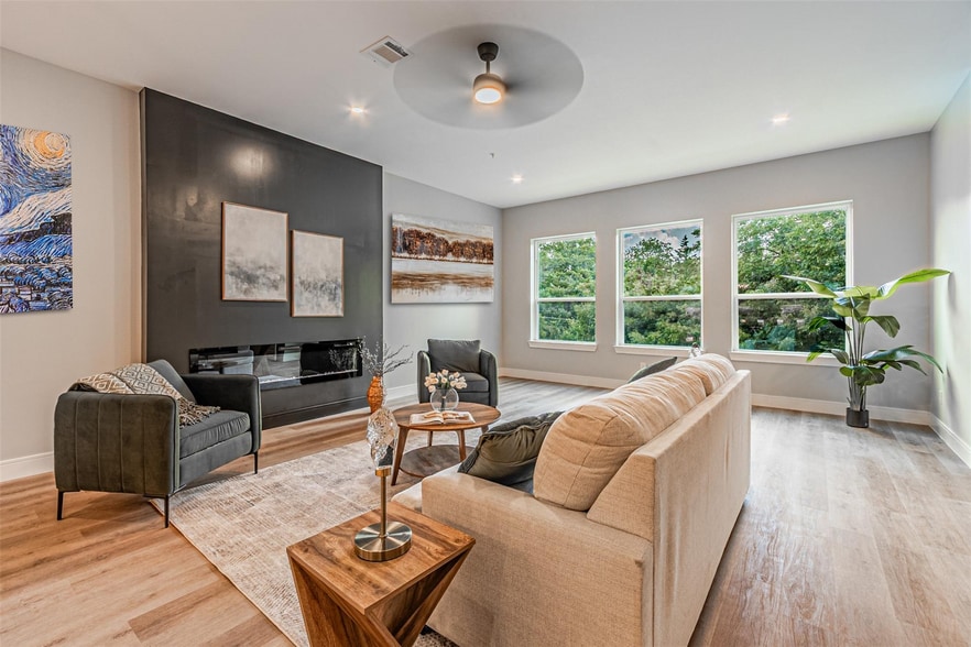 More Photos Of 2376 Longhorn St, Dallas Apartments For Sale
