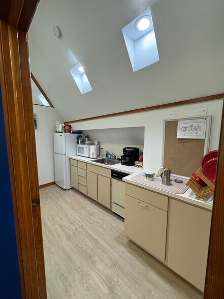 More Photos Of 300 E New Haven Ave, Melbourne Office For Sale