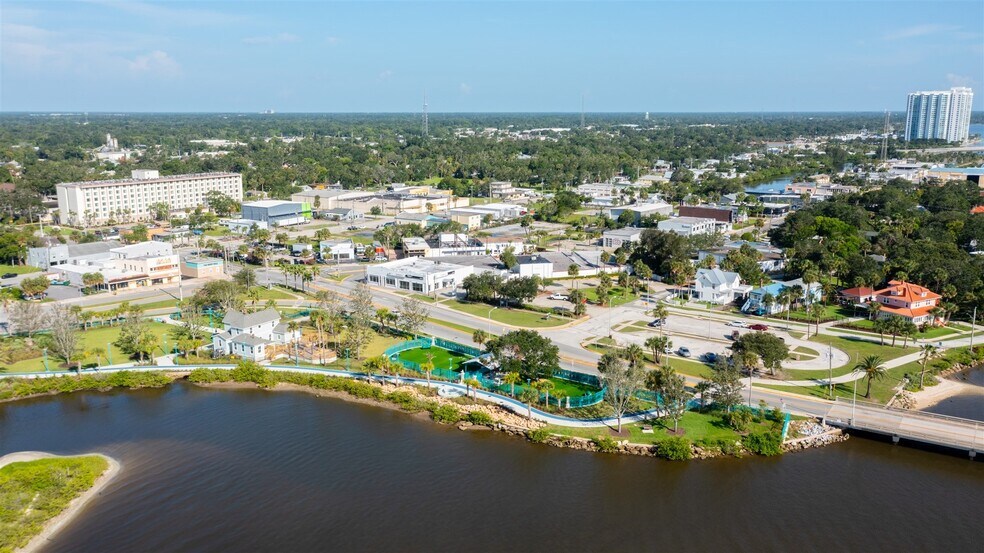 More Photos Of 118 Fairview Ave, Daytona Beach Freestanding For Sale