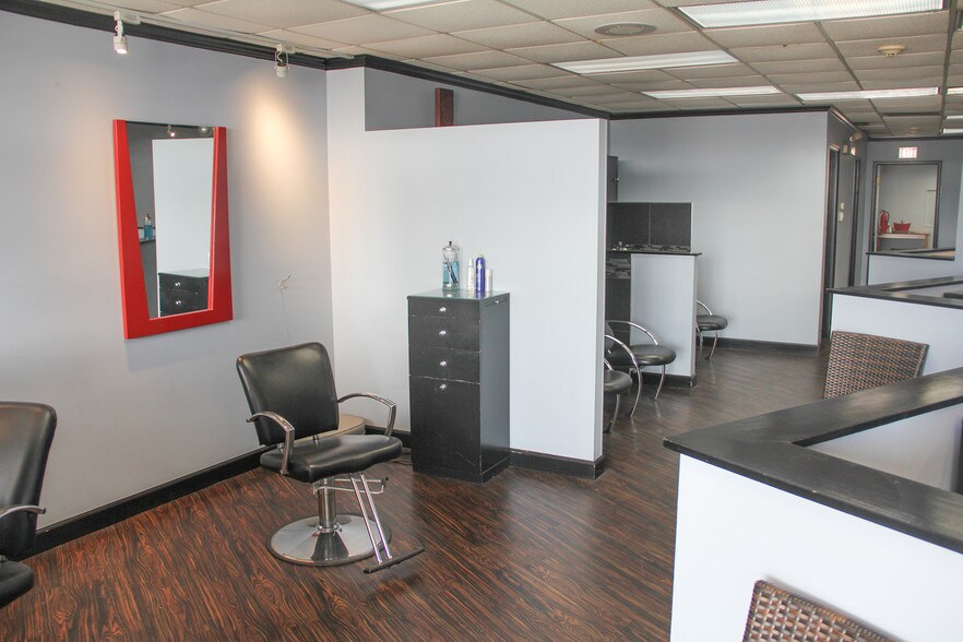 More Photos Of 207-227 W Grand Ave, Bensenville Unknown For Lease