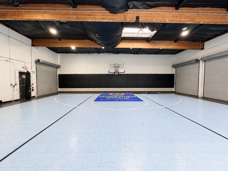 More Photos Of 5200 W 83rd St, Los Angeles Specialty For Lease