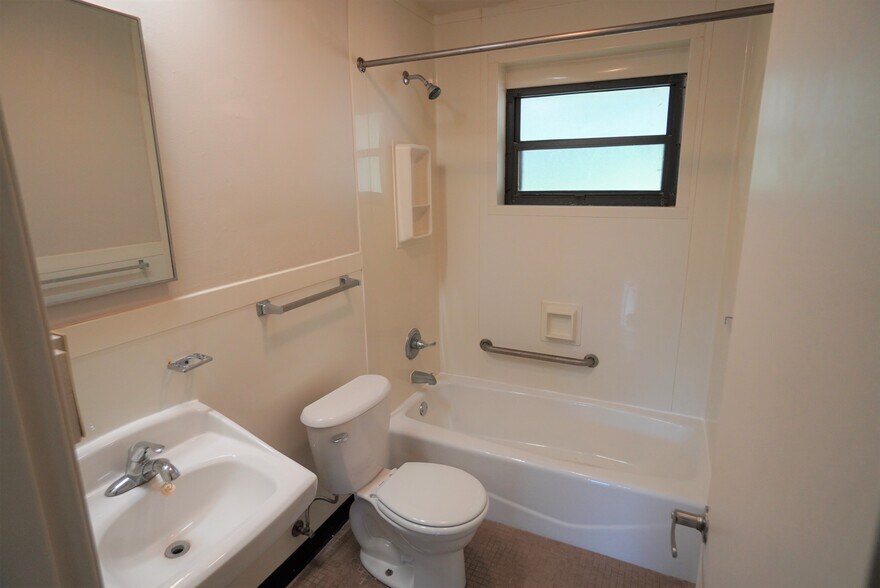 More Photos Of 706 Jay St, Jefferson City Apartments For Sale