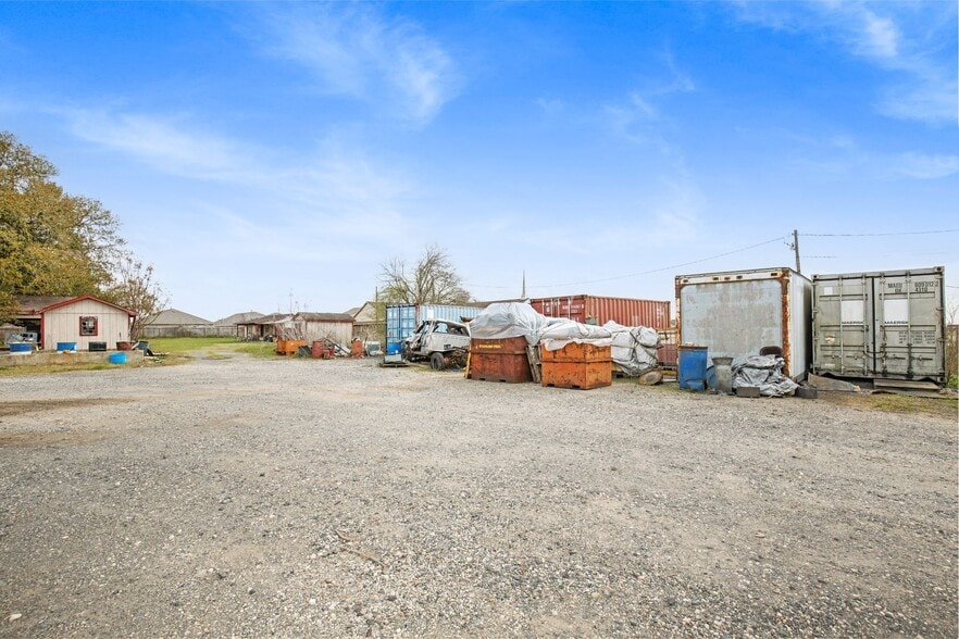 More Photos Of 9418 County Road 423, Navasota Specialty For Sale