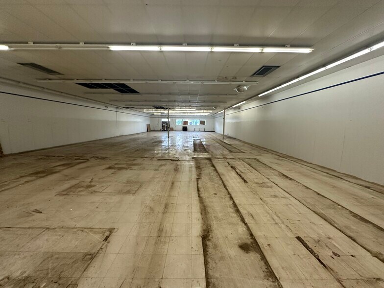 More Photos Of 4407 Military Rd, Niagara Falls Storefront Retail Office For Lease