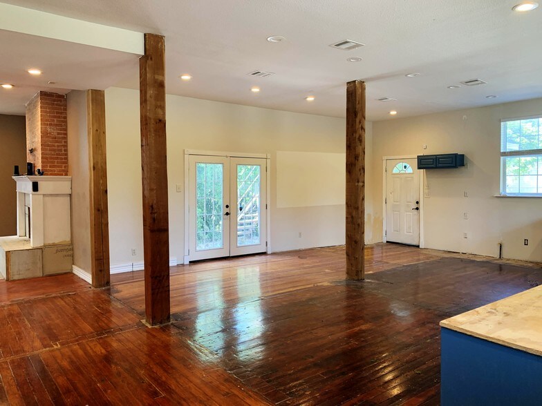 More Photos Of 127 Lewis St, San Antonio Office For Sale