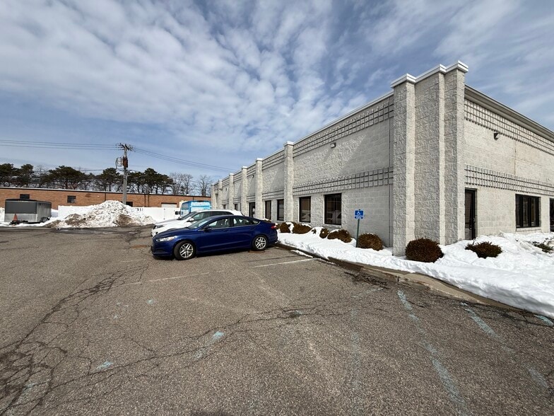 Primary Photo Of 1545 Ocean Ave, Bohemia Warehouse For Lease