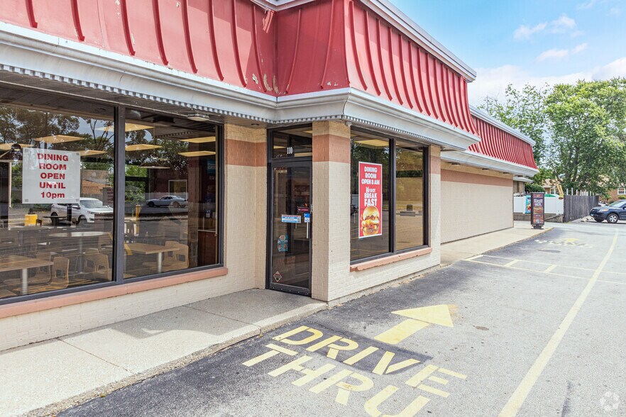 More Photos Of 110 S Larkin Ave, Joliet Fast Food For Lease