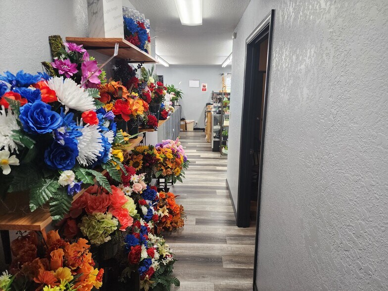 More Photos Of 1500 E Main St, Robinson Storefront For Sale