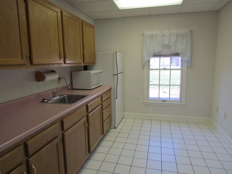 More Photos Of 663 Emory Valley Rd, Oak Ridge Office For Lease