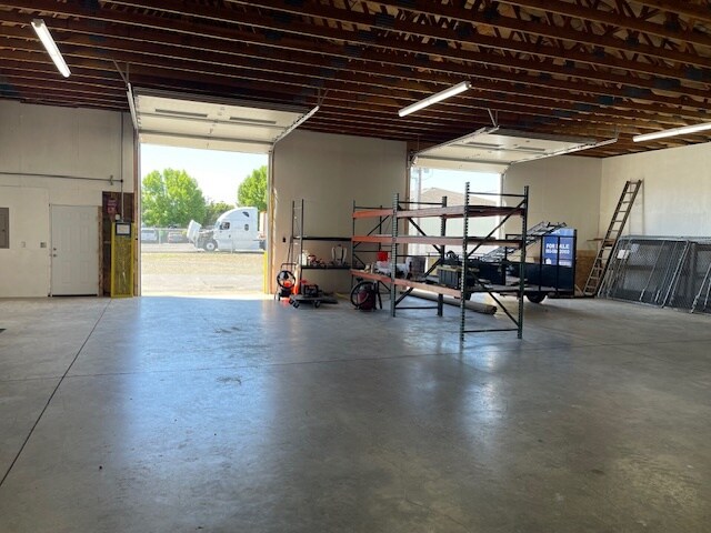 More Photos Of 1170 Anderson Pl SE, Albany Light Distribution For Lease