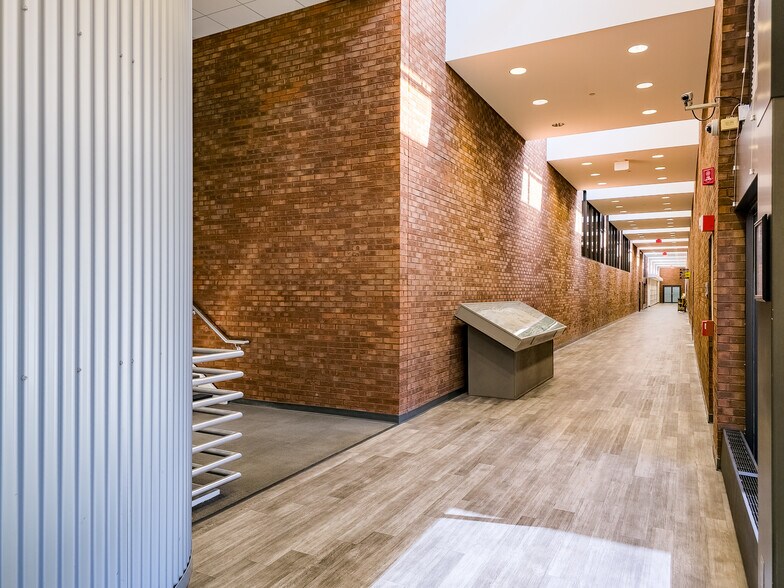 More Photos Of 200 Highway 74 S, Peachtree City Warehouse For Lease