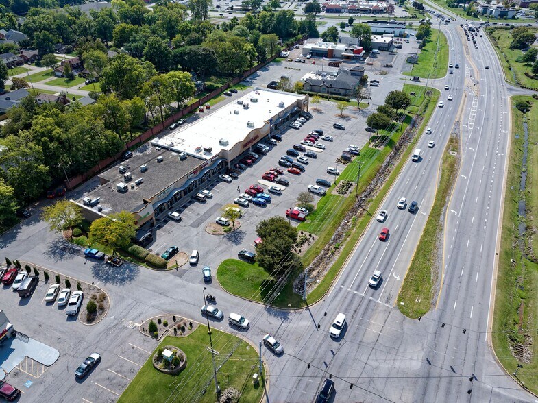 More Photos Of 2001 S Hurstbourne Pky, Louisville Storefront For Lease