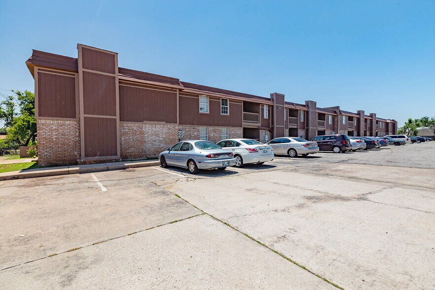 More Photos Of 7404 Lyrewood Ln, Oklahoma City Apartments For Sale