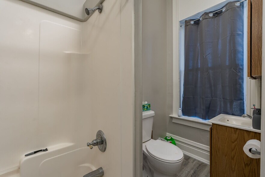 More Photos Of 138 N Main St, Janesville Storefront Retail Residential For Sale