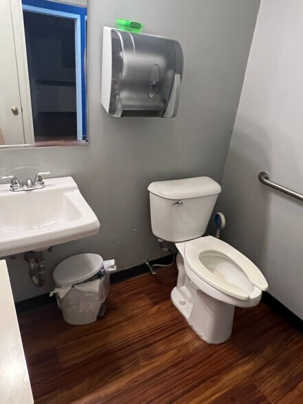 More Photos Of 6361-6367 Glenway Ave, Cincinnati Storefront Retail Office For Lease