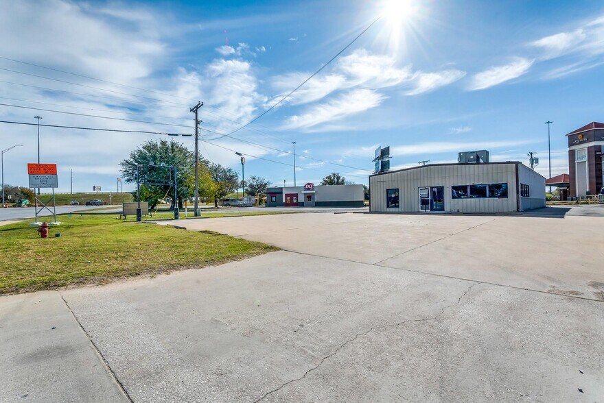 More Photos Of 1481 E Main St, Eastland Restaurant For Sale