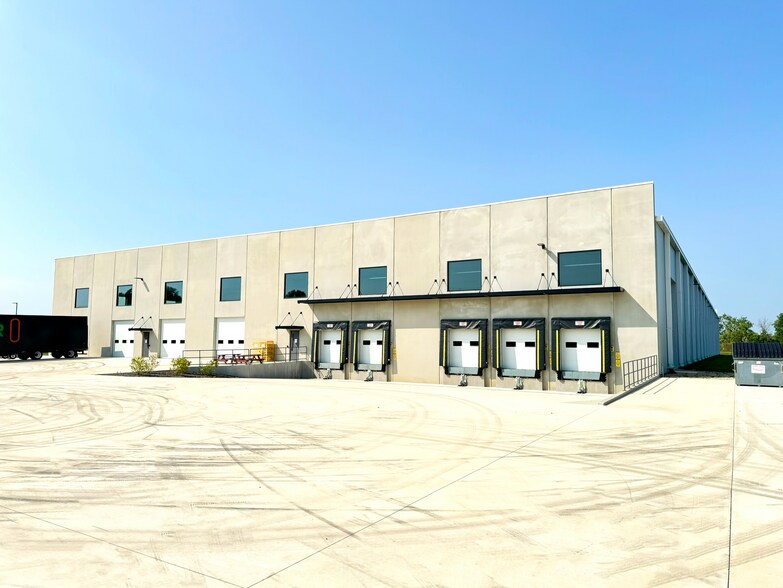 More Photos Of 2220 E Bunch Blvd, Muncie Manufacturing For Lease