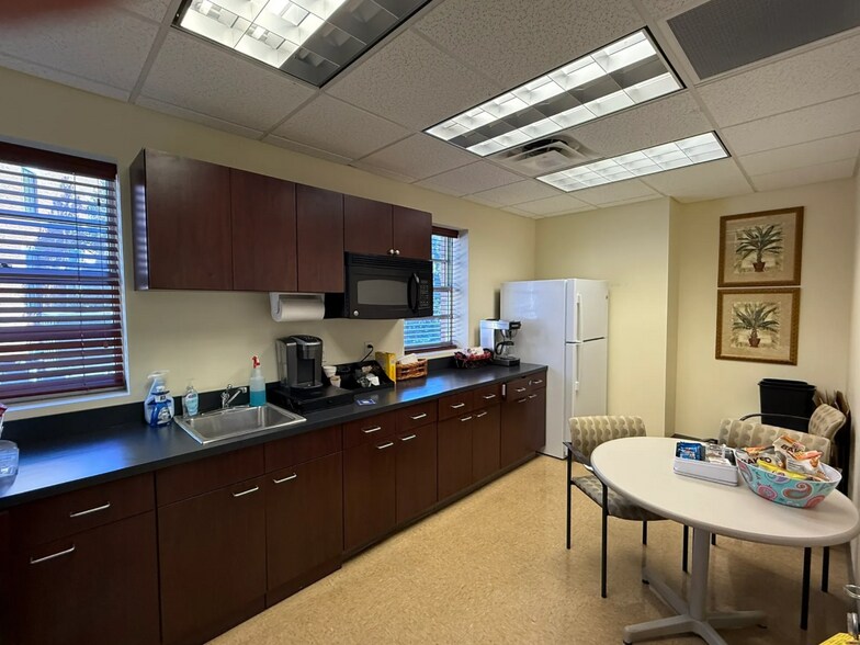 More Photos Of 276 East Bay St, Charleston Storefront Retail Office For Lease