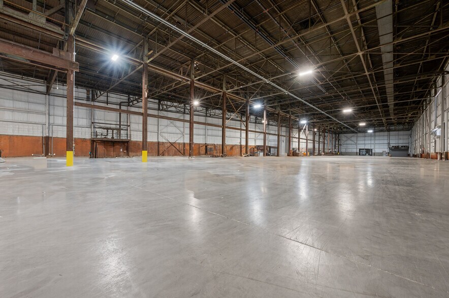 More Photos Of 640 N Washington Ave, Bridgeport Warehouse For Lease