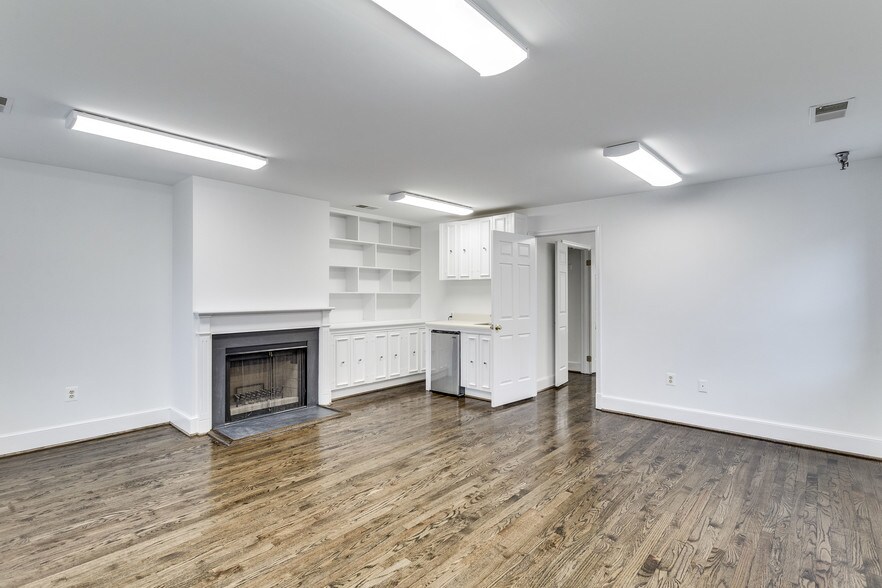 More Photos Of 123 N Henry St, Alexandria Office For Lease