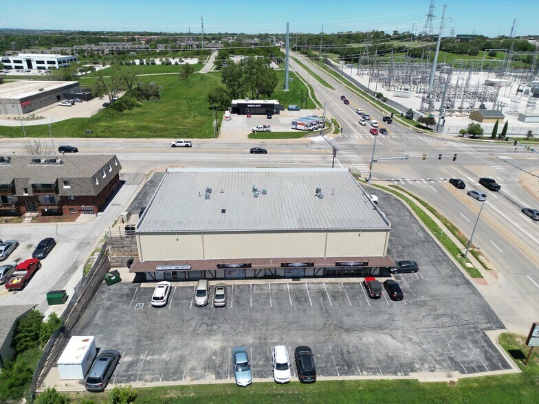 More Photos Of 10801 Blondo St, Omaha General Retail For Lease