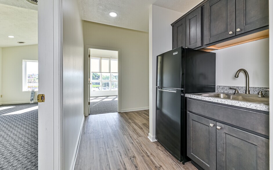 More Photos Of 101 N Meadows Dr, Wexford Unknown For Lease