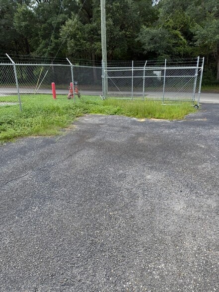 More Photos Of 8033 Airway Park Dr, Mobile Light Distribution For Lease