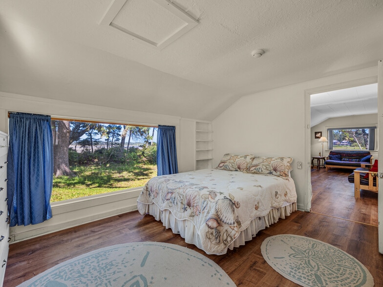 More Photos Of 2624 Neawanna St, Seaside Specialty For Sale