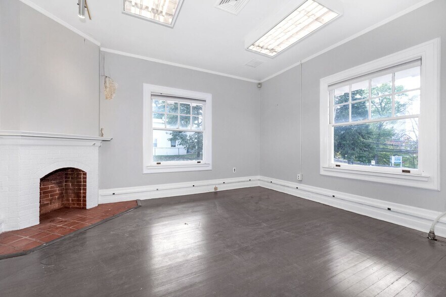 More Photos Of 1022 N Broadway, Yonkers Office For Lease