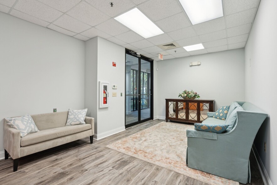 More Photos Of 710 Johnnie Dodds Blvd, Mount Pleasant Medical For Sale