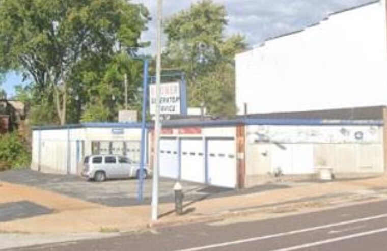 More Photos Of 3641 South Broadway, Saint Louis Auto Repair For Sale