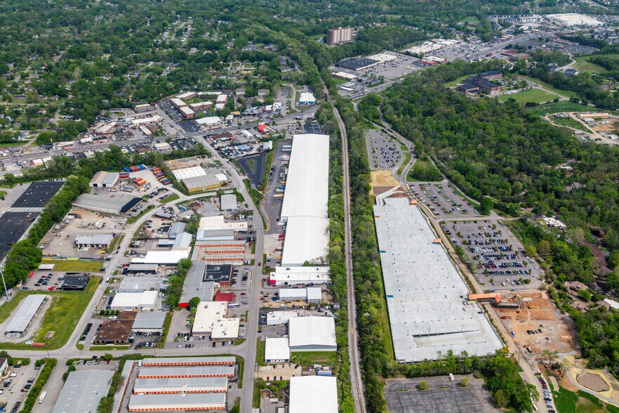 More Photos Of 421 McNally Dr, Nashville Warehouse For Lease