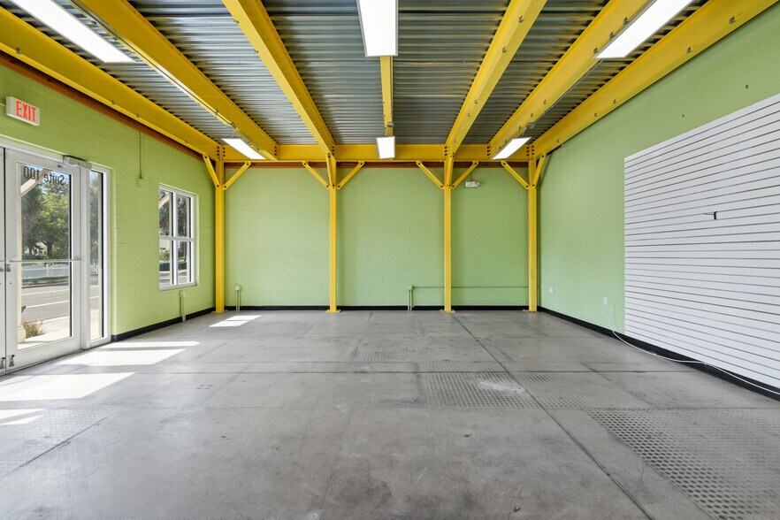 More Photos Of 410 S Hopkins Ave, Titusville Storefront For Lease
