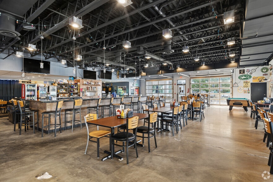 More Photos Of 875 Greentree Rd, Pittsburgh Office For Sale