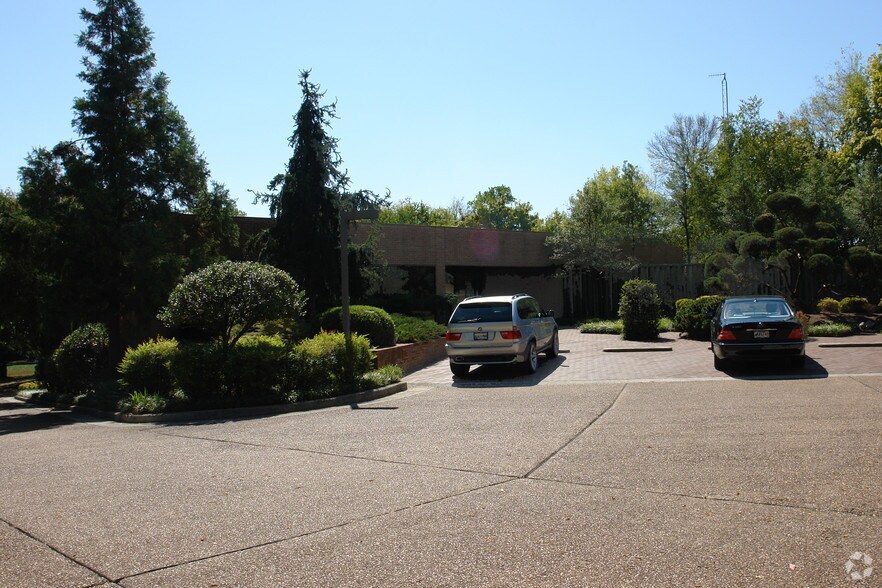 More Photos Of 6416 Deane Hill Dr, Knoxville Office For Lease