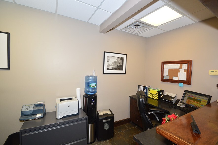 More Photos Of 272 W Park Ave, Long Beach Medical For Sale