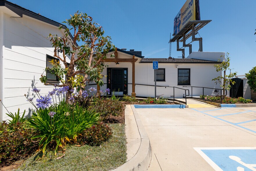 More Photos Of 19361 Beach Blvd, Huntington Beach Medical For Lease