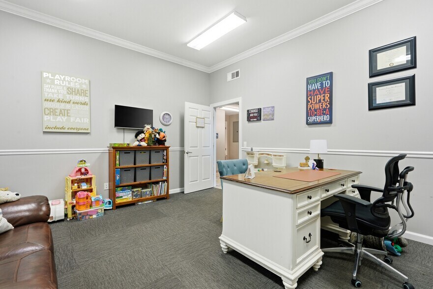 More Photos Of 37 W Fairmont Ave, Savannah Office For Sale