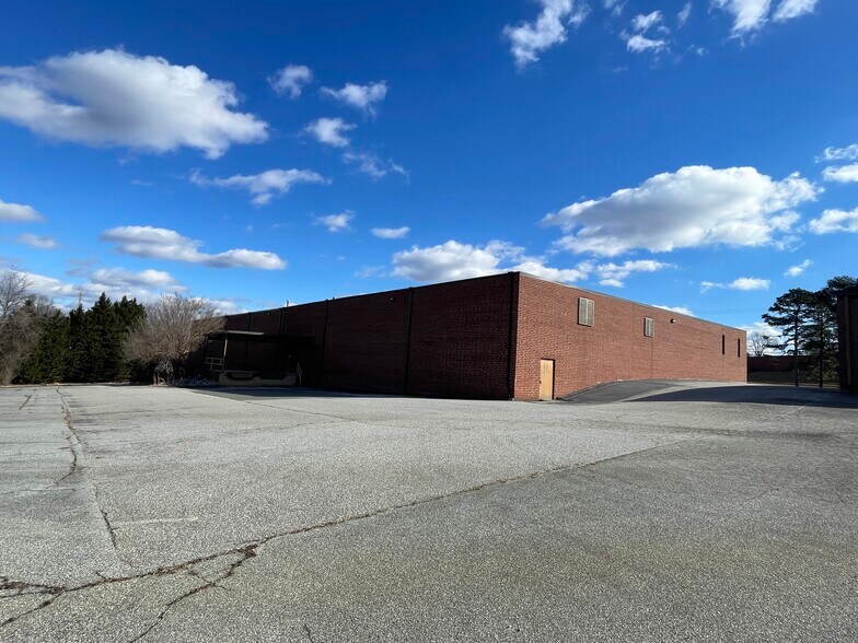 More Photos Of 1920 W Green Dr, High Point Warehouse For Lease