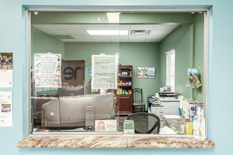 More Photos Of 20 Executive Park Dr, Hendersonville Loft Creative Space For Sale