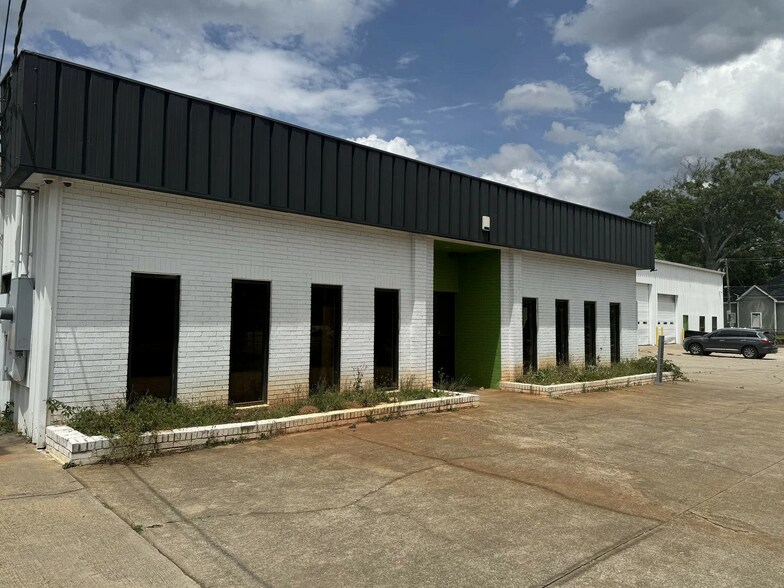 More Photos Of 1445 Cleveland Ave, East Point Showroom For Sale