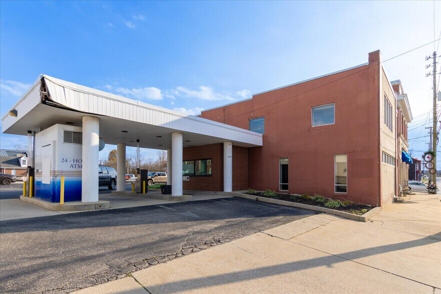 More Photos Of 340 S Buckman St, Shepherdsville Bank For Lease