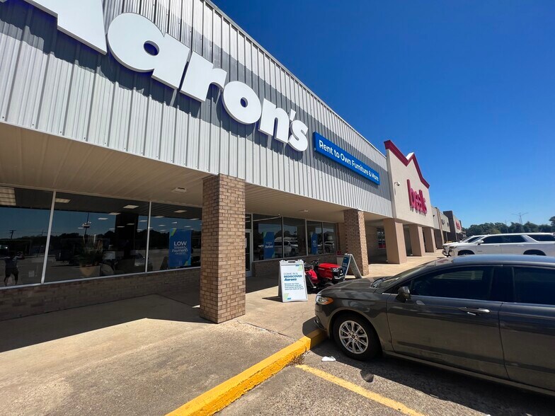 More Photos Of 2321 N Main St, Liberty Unknown For Lease