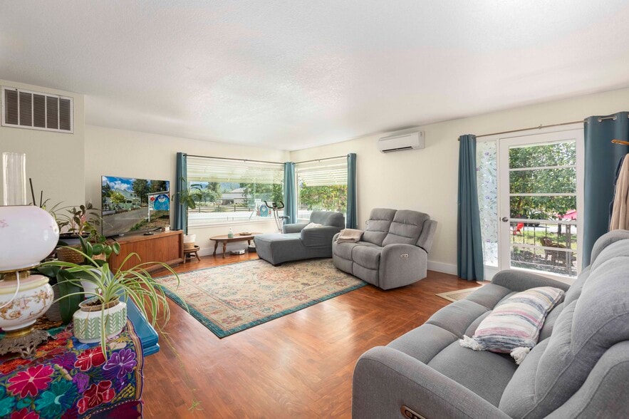 More Photos Of 18248 Redwood Hwy, Selma Apartments For Sale